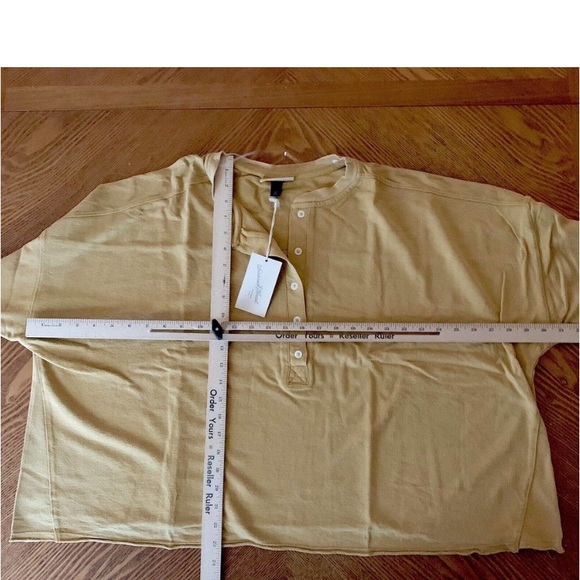 NWT Universal Thread Gold Henley Top
Women Cropped Raw Hem Ribbed Soft & Comfy - Picture 12 of 14